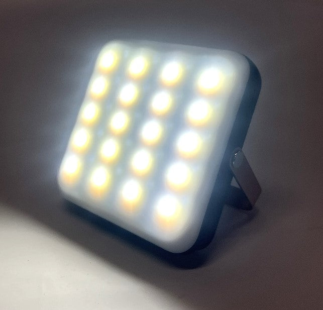 DAISHIN　スマートフォンも充電できるLEDランタン